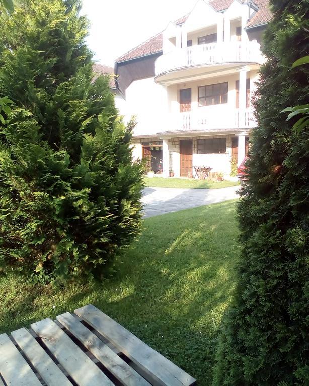 Guest House Aleksandra バイナ・バシュタ エクステリア 写真